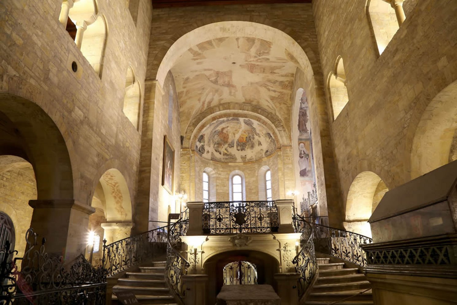 Bild vom Innenbereich der St.-Georgs-Basilika