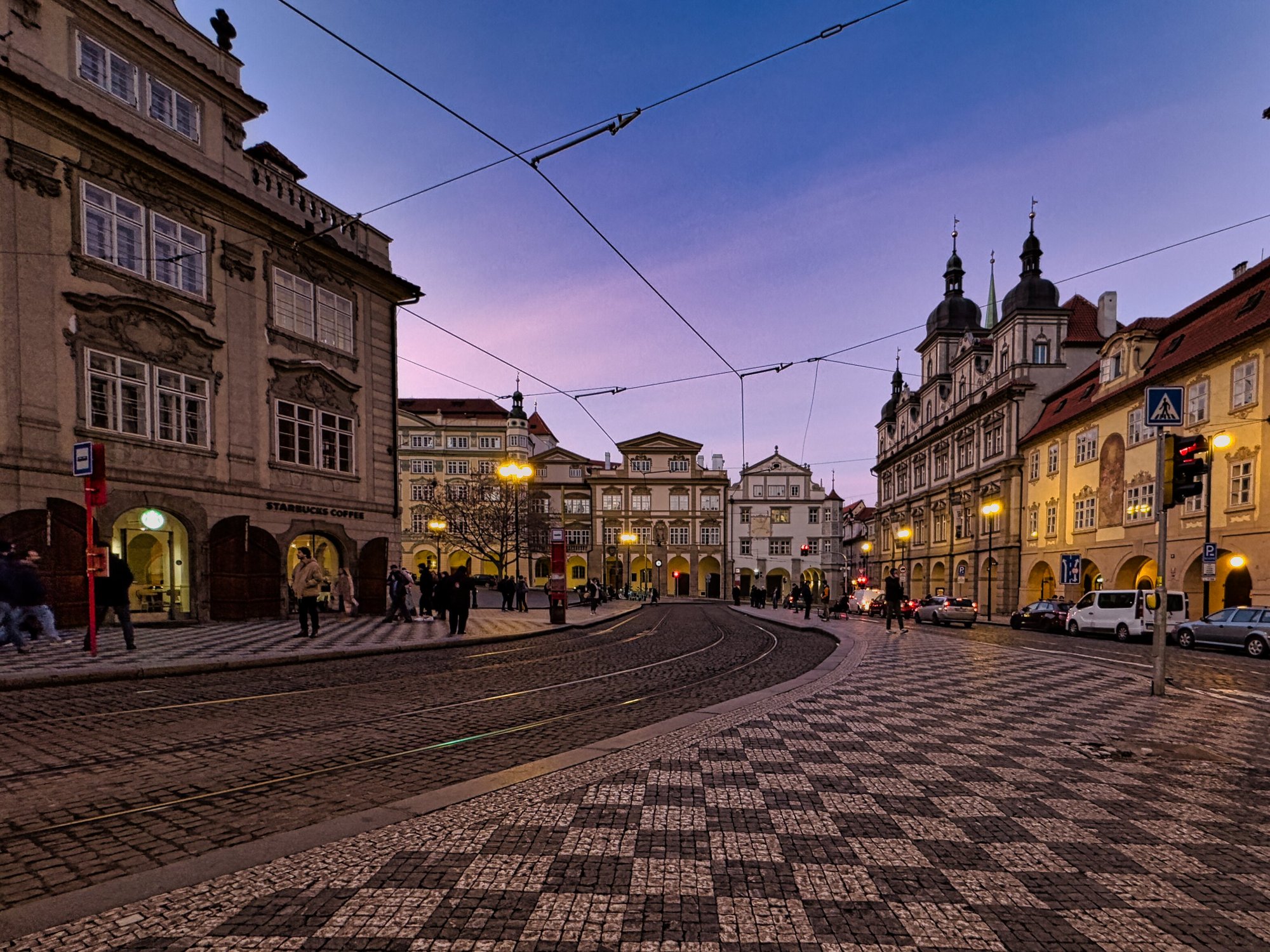 Bild Kleinseitner Ring in Prag am Abend