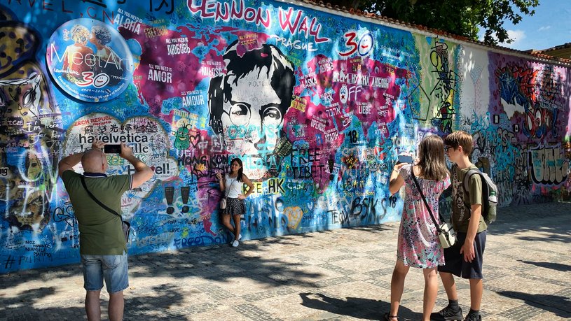 Aufnahme von der John-Lennon-Mauer in Prag