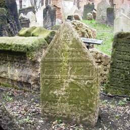 Bild Grabmahl des David Gans auf dem Alten Jüdischen Friedhof in Prag