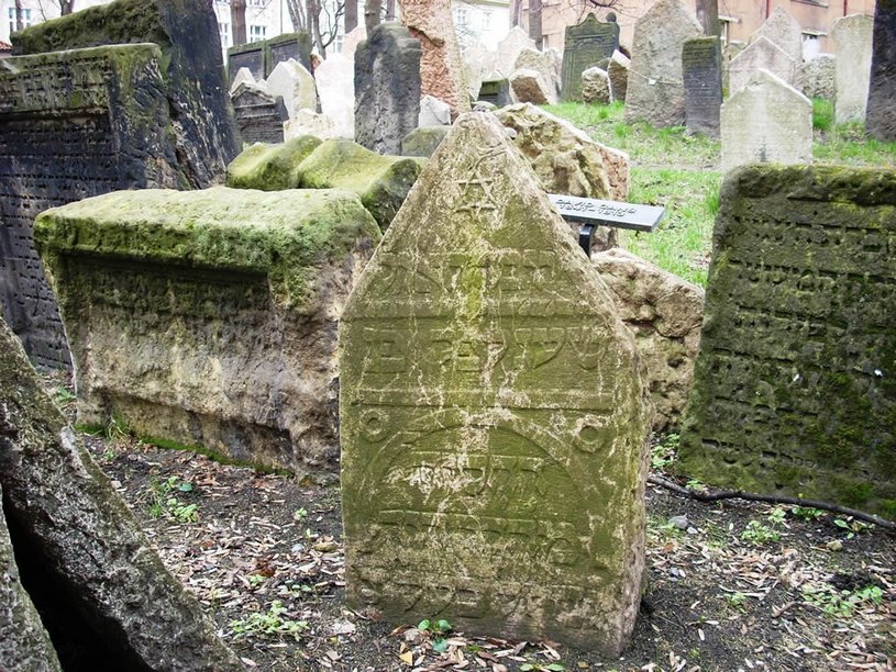 Bild Grabmahl des David Gans auf dem Alten Jüdischen Friedhof in Prag