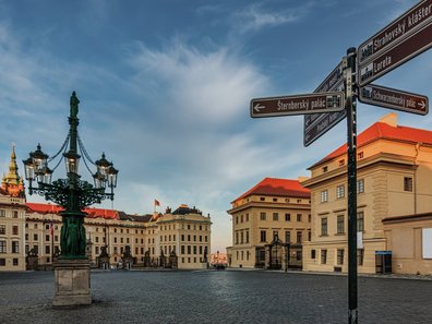 Hradschin-Platz am Morgen