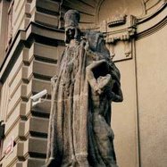 Bild von Rabbi-Löw-Statue in Prag