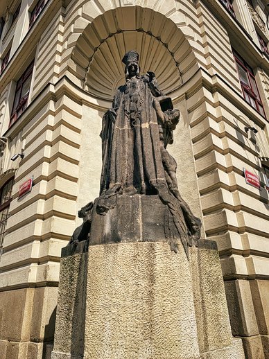 Rabbi-Löw-Statue in Prag