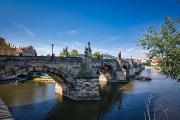 Bild Seitenansicht Karlsbrücke Prag