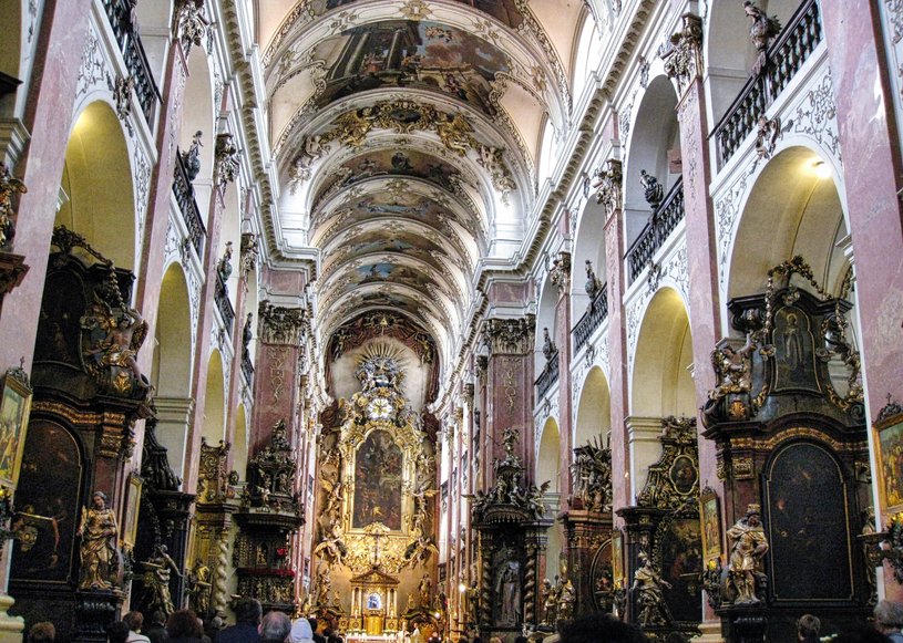 Bild der Basilika St. Jakob Prag von innen