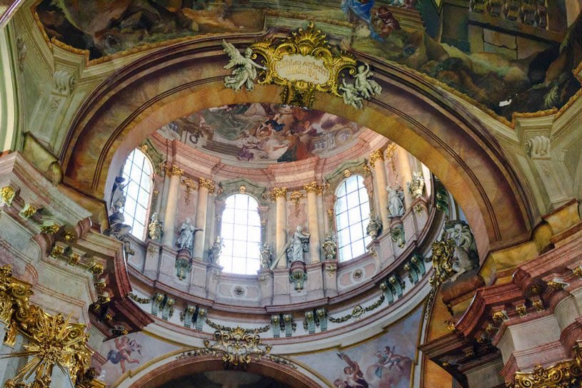 Innenbereich der St.-Niklas-Kirche auf der Kleinseite Bild Innenbereich der St.-Niklas-Kirche auf der Kleinseite