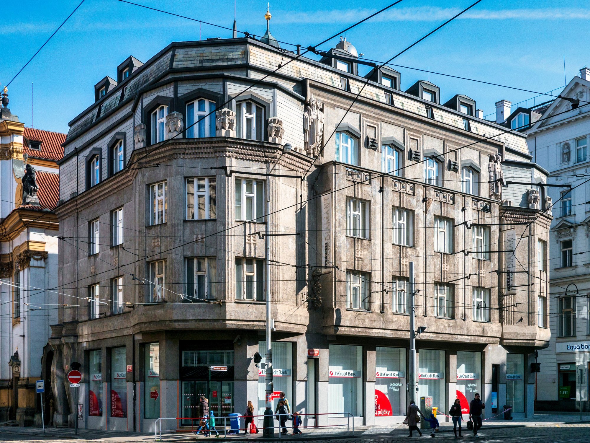 Bild seitliche Hausansicht kubistisches Haus Diamant