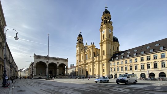 Bild Odeonsplatz mit begradigten Linien