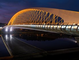 Troja-Brücke bei Nacht