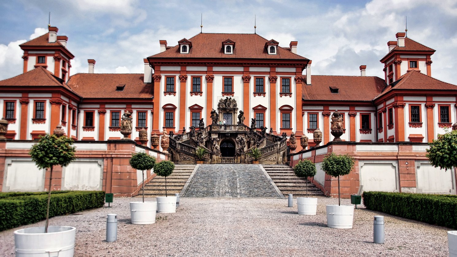 Bild Schloss Troja Außenansicht
