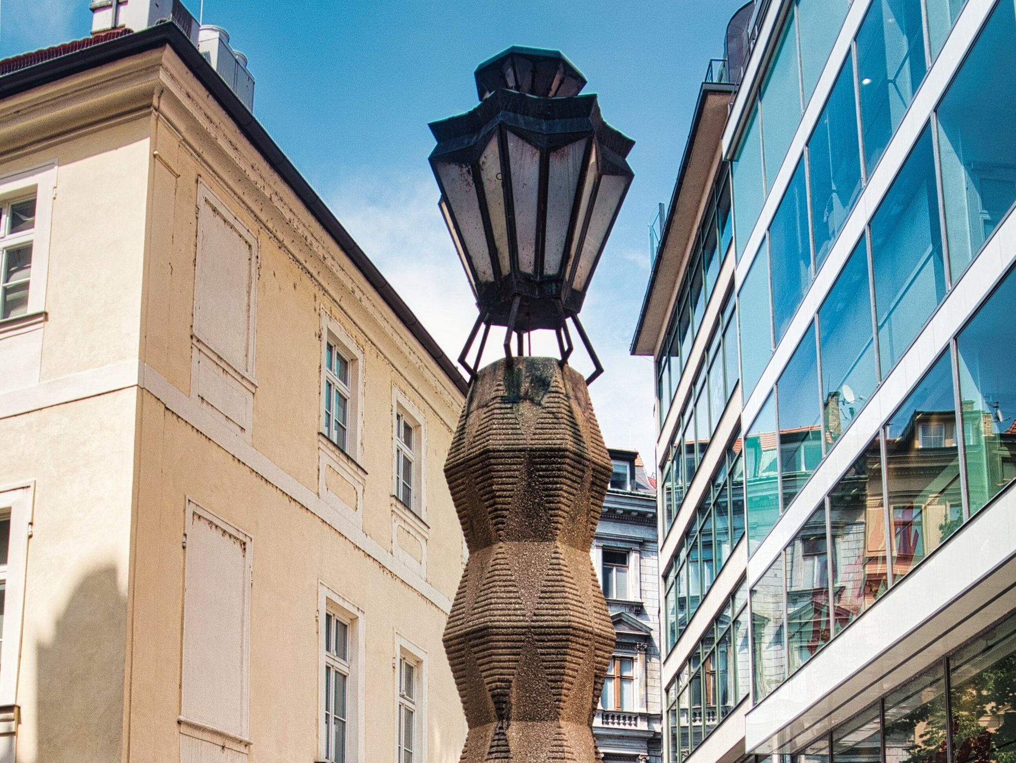 Bild der kubistischen Laterne in Prag