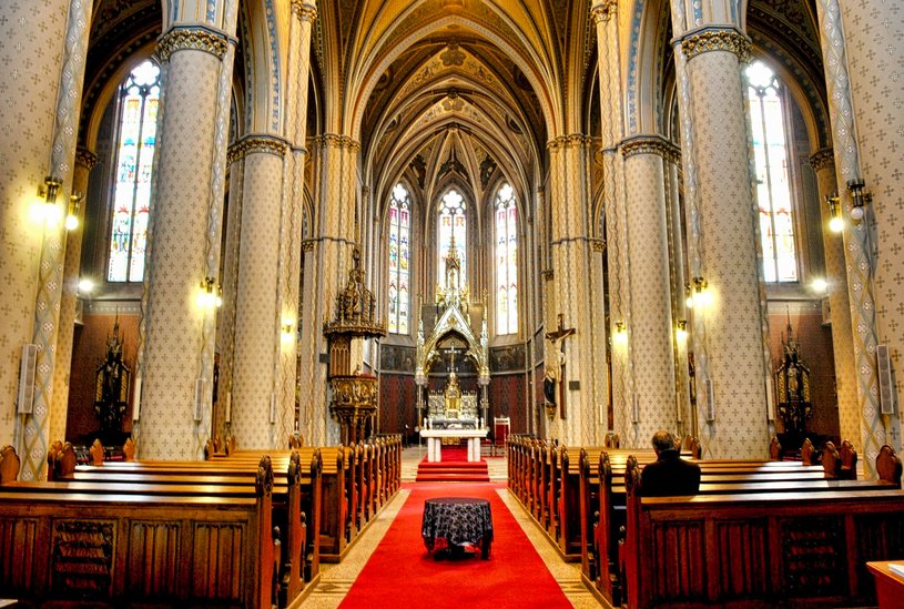 Bild vom Inneren der Kirche der hl. Ludmilla
