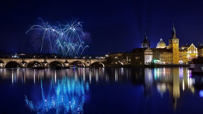 Silvester in Prag mit Blick auf die Moldau Bild Silvester in Prag mit Blick auf die Moldau
