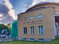 Prager Planetarium im Stadtpark Stromovka