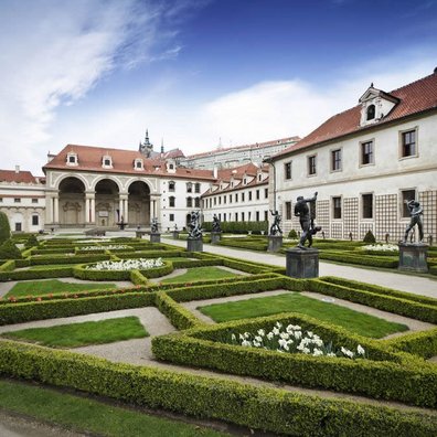 Skulpturen im Wallenstein-Garten in Prag