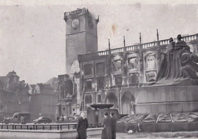Zerbombtes Rathaus in Prag 1945