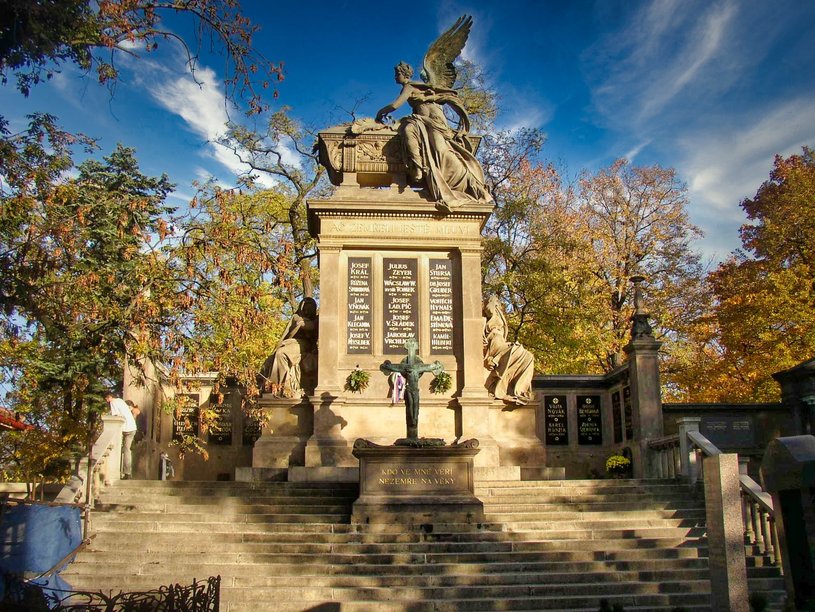 Bild Denkmal im Ehrenfriedhof am Vyšehrad